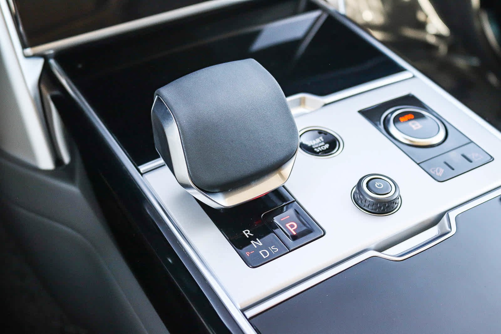 New 2027 Fuji White Land Rover SE image 21