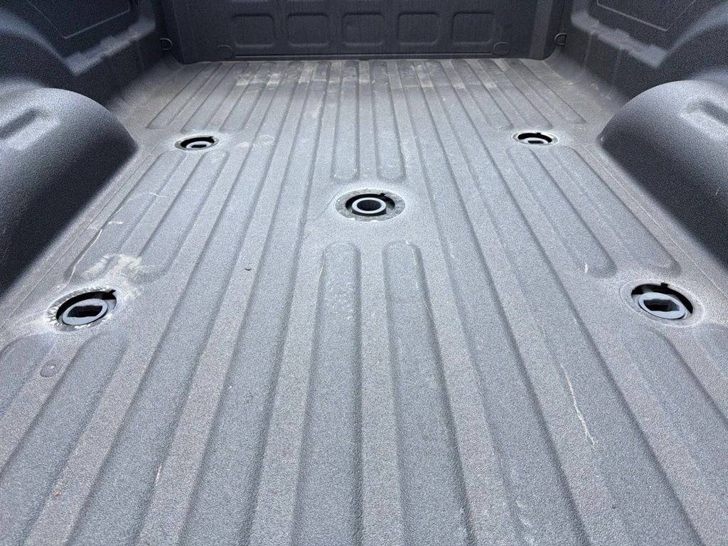 New 2026 Granite Crystal Metallic Clear-Coat Exterior Paint RAM Laramie image 9