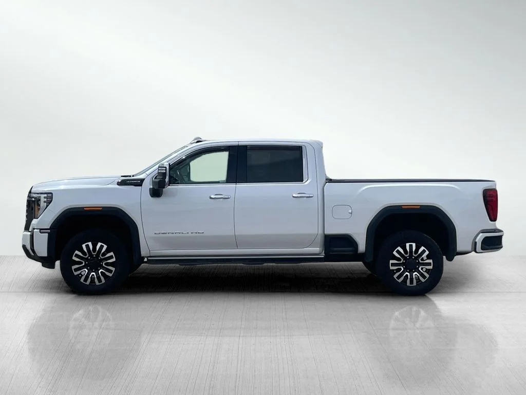 Used 2024 White Frost Tricoat GMC Denali Ultimate image 6