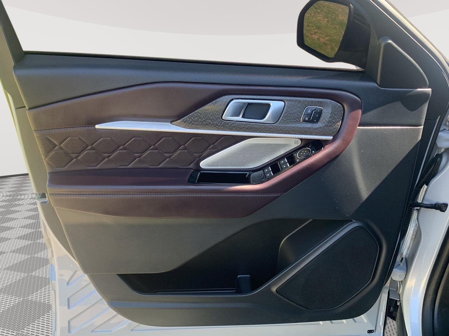 Used 2025 Space White Ford Platinum image 13