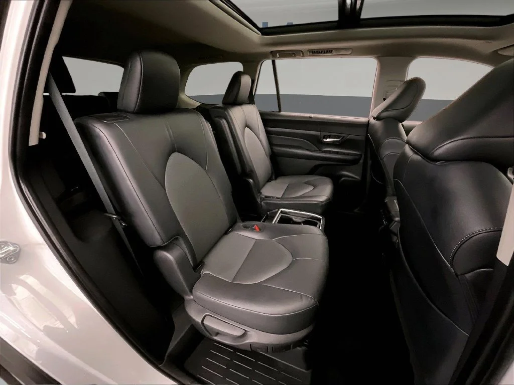 Used 2025 Beige Toyota XLE image 31