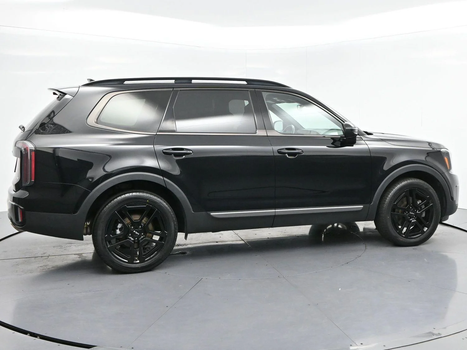 Used 2023 Ebony Black Kia EX X-Line image 8