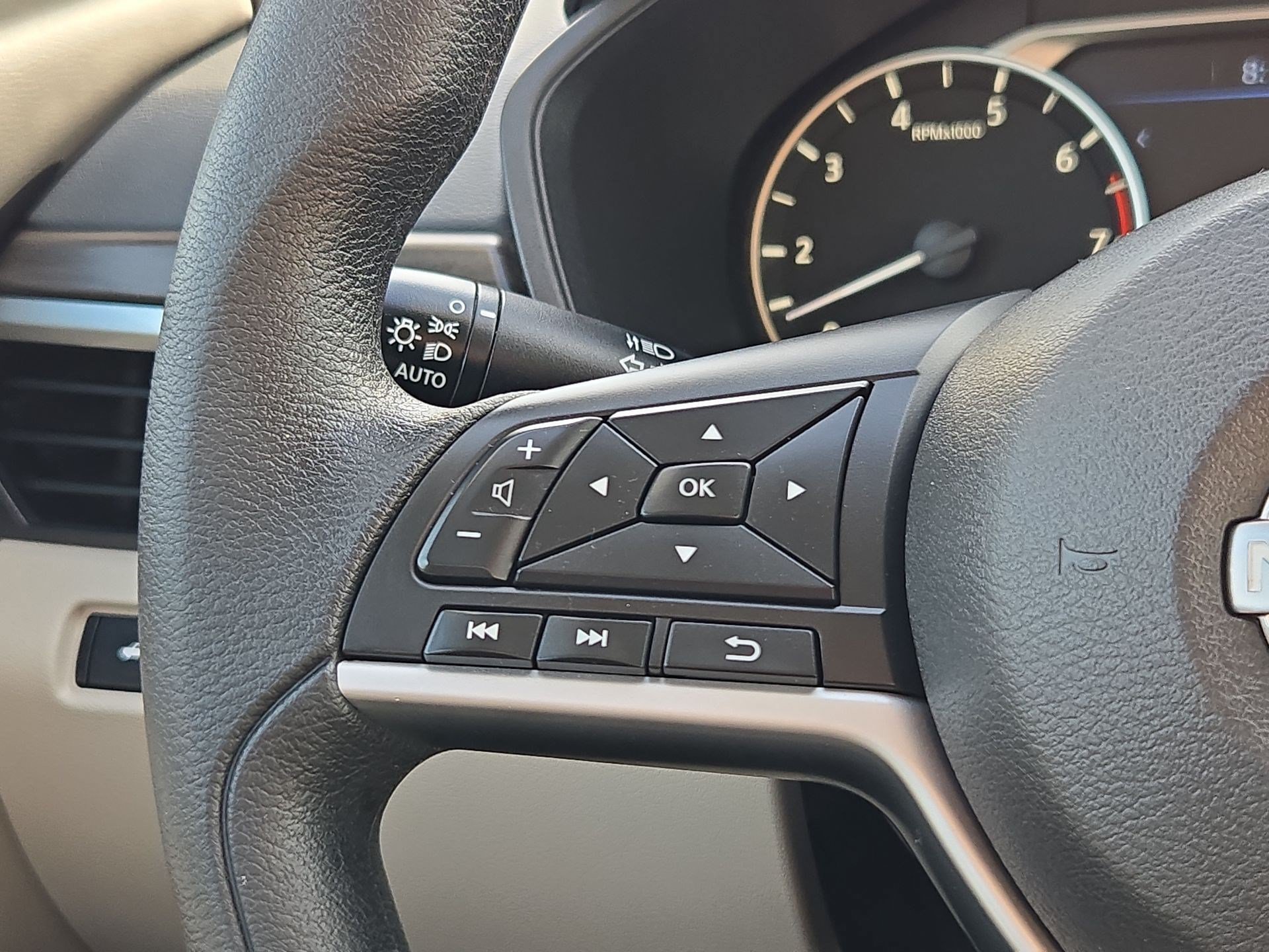 Used 2025 Super Black Nissan SV image 17