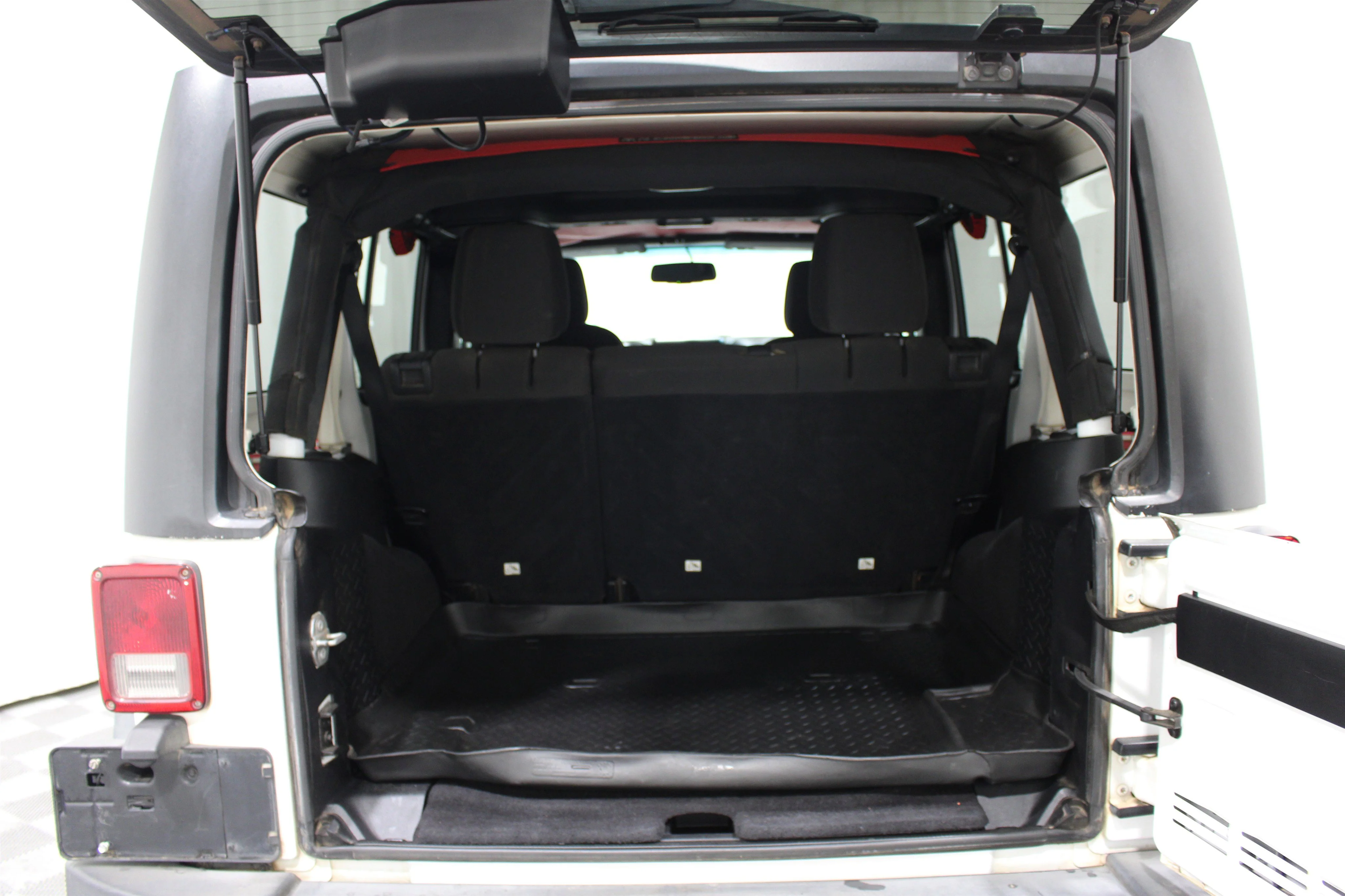 Used 2016 Bright White Clearcoat Jeep Sport image 18