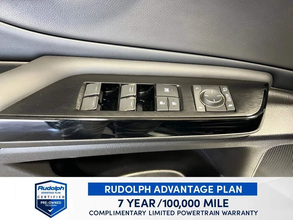 Used 2025 White Lexus 300h image 31