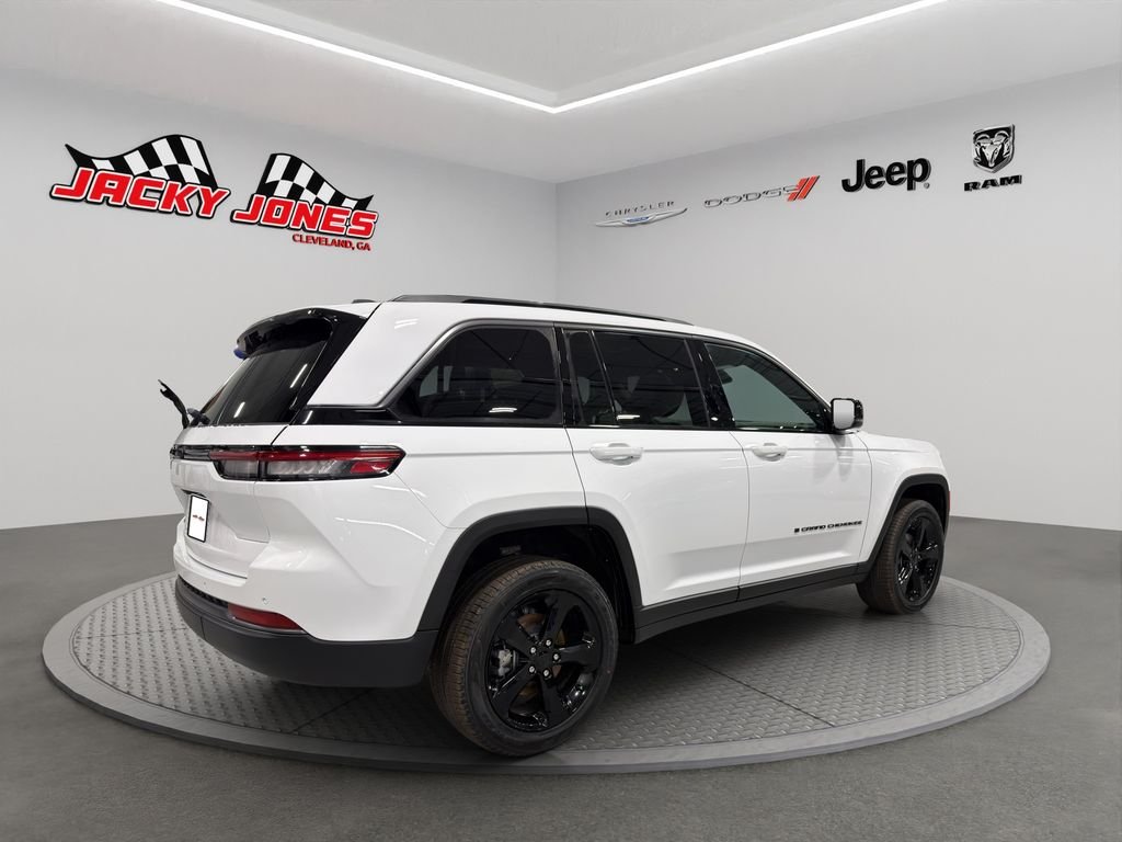 New 2026 Bright White Clear-Coat Exterior Paint Jeep Limited image 10