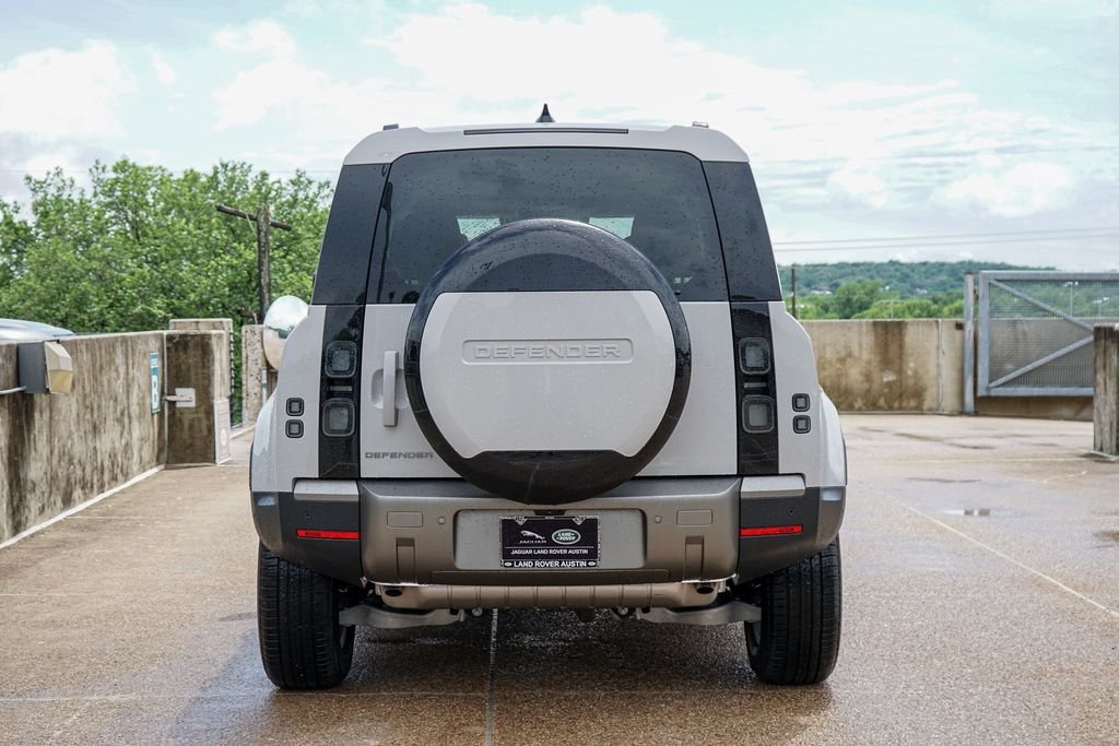 New 2026 Borasco Grey Metallic Land Rover S image 6