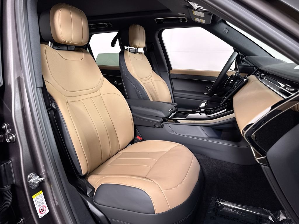 New 2026 Charente Grey Land Rover Dynamic SE image 23