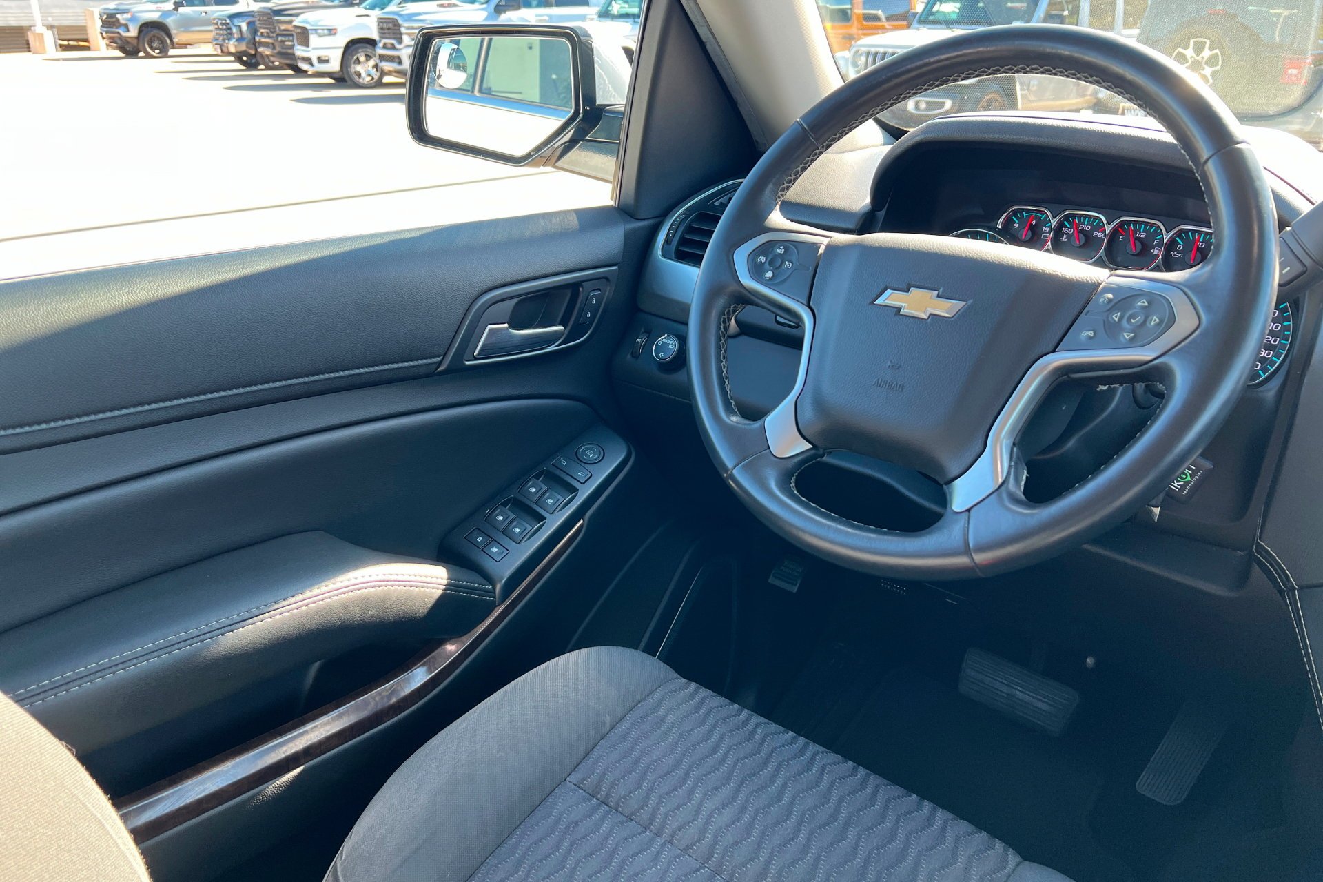 2017 Chevrolet Suburban LS - Photo 12