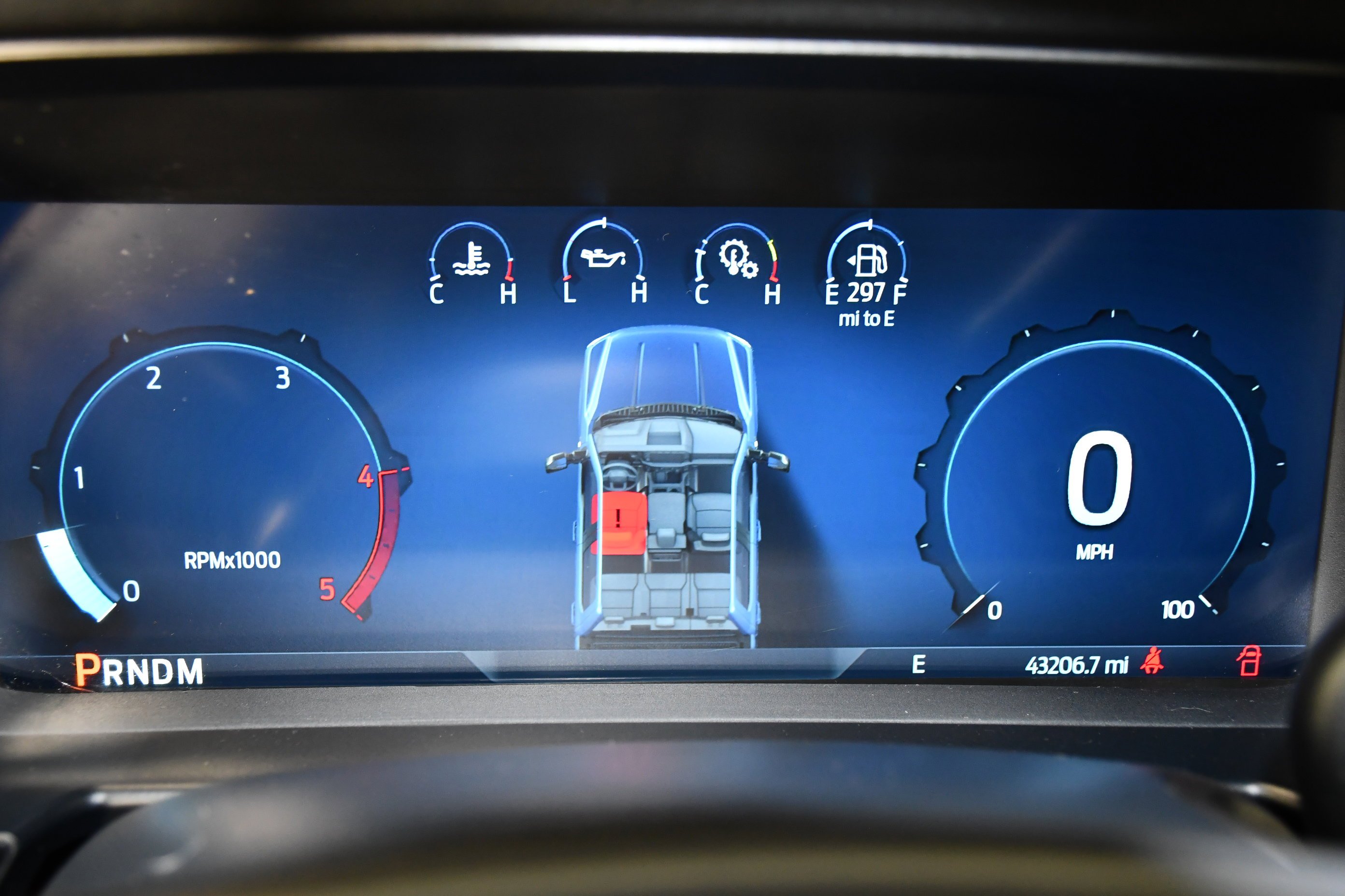 Used 2024 Gray Metallic Ford LARIAT image 23