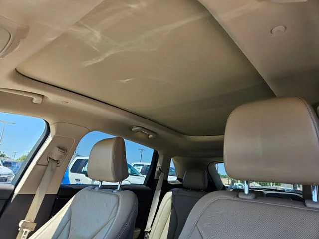 Used 2023 Ceramic Pearl Metallic Tinted Clearcoat Lincoln Reserve image 7