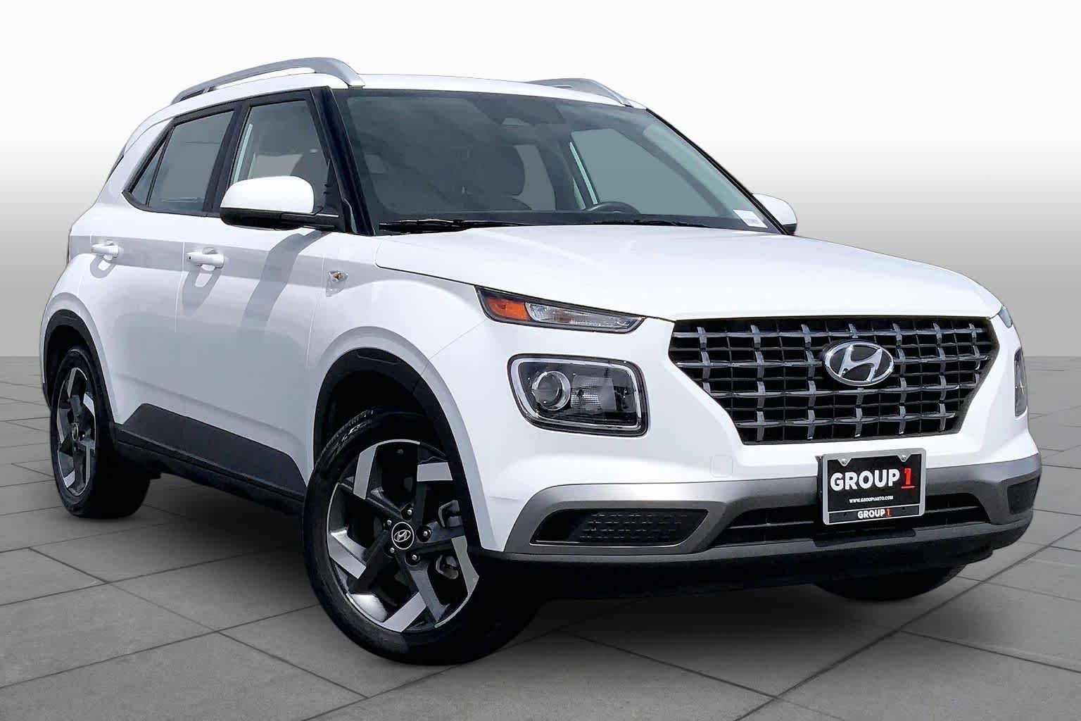 Used 2025 Lunar White Hyundai SEL image 3