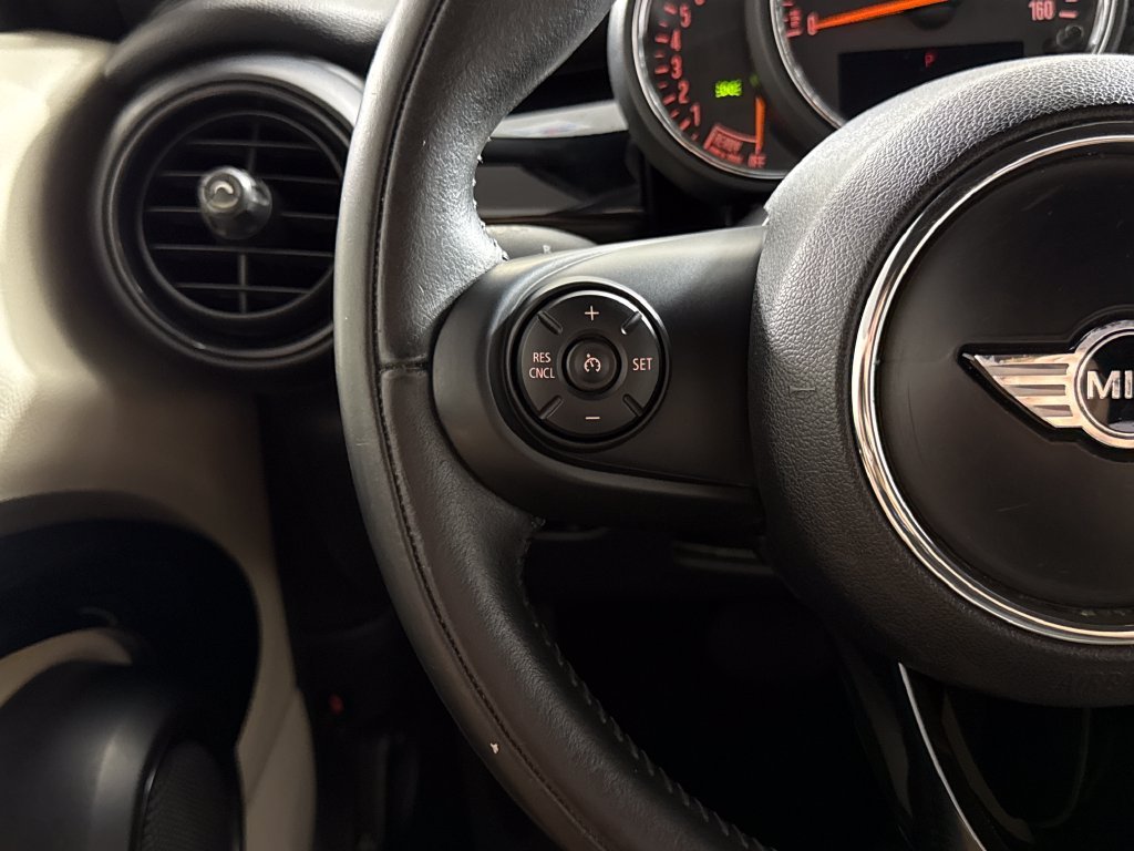 Used 2016  MINI Base image 13