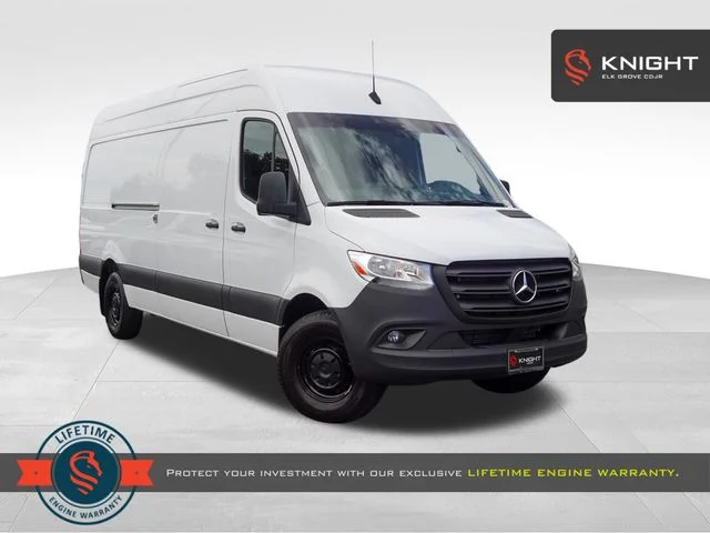 Used 2023  Mercedes-Benz Cargo 170 WB image 1