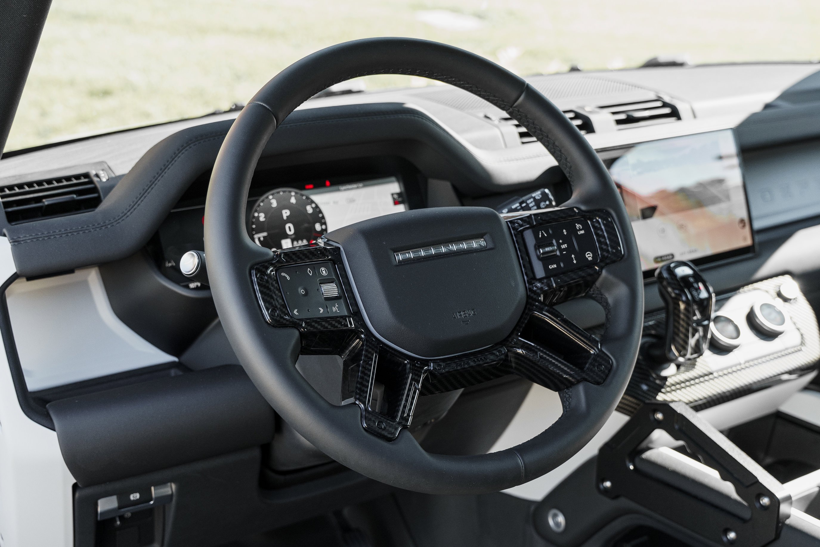 Used 2025 Fuji White Land Rover S image 9