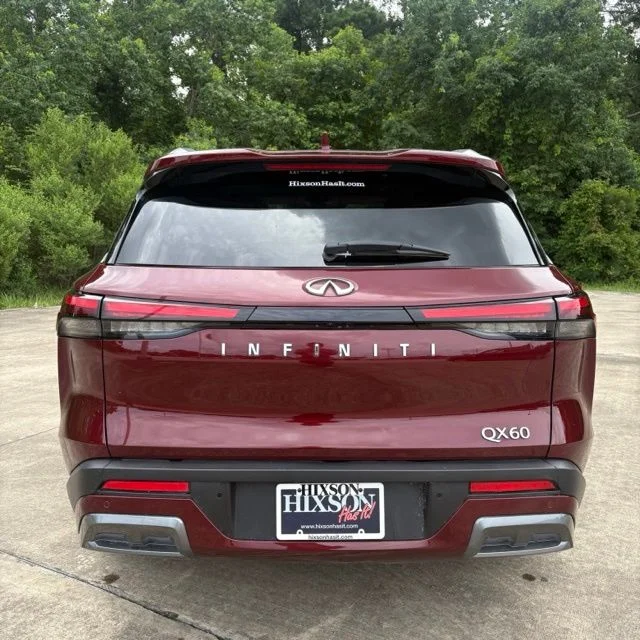 Used 2022 Red INFINITI LUXE image 4