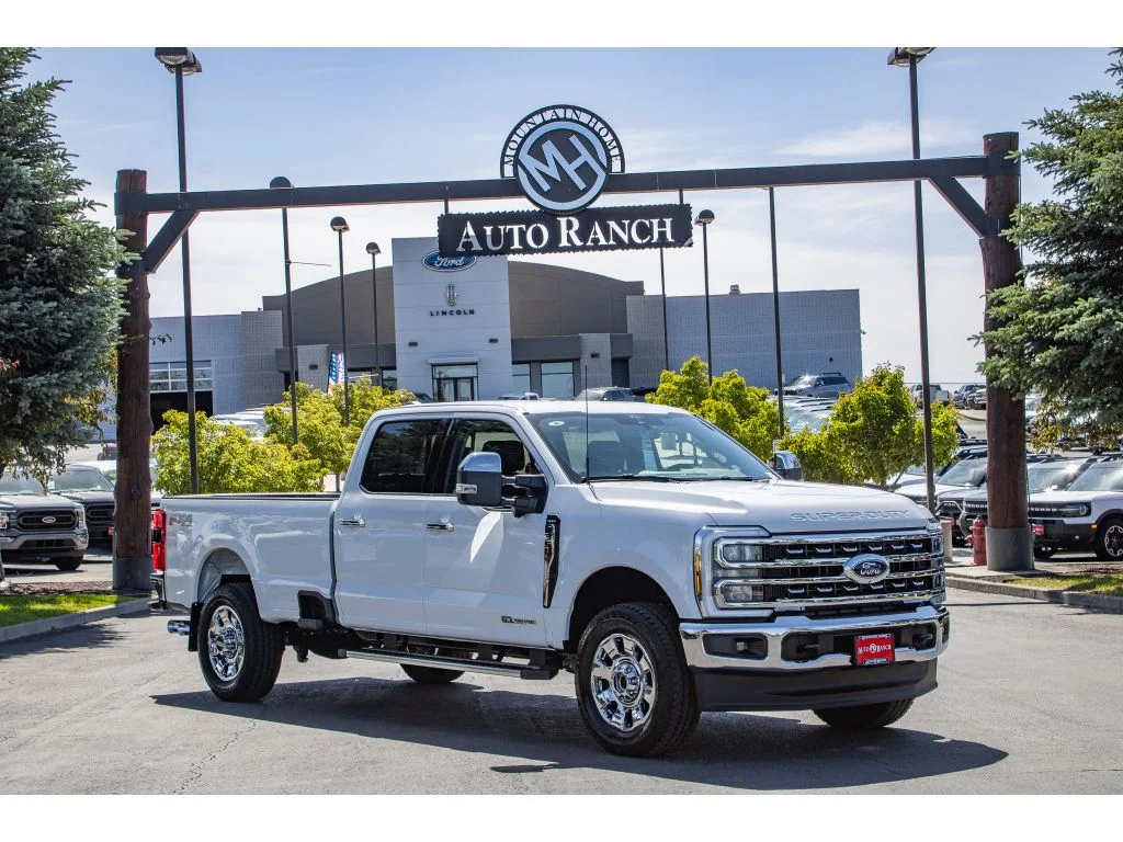 New 2026 OXFORD WHITE Ford LARIAT image 1