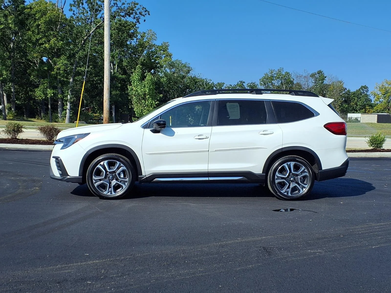 Used 2025  SUBARU UTILITY image 2