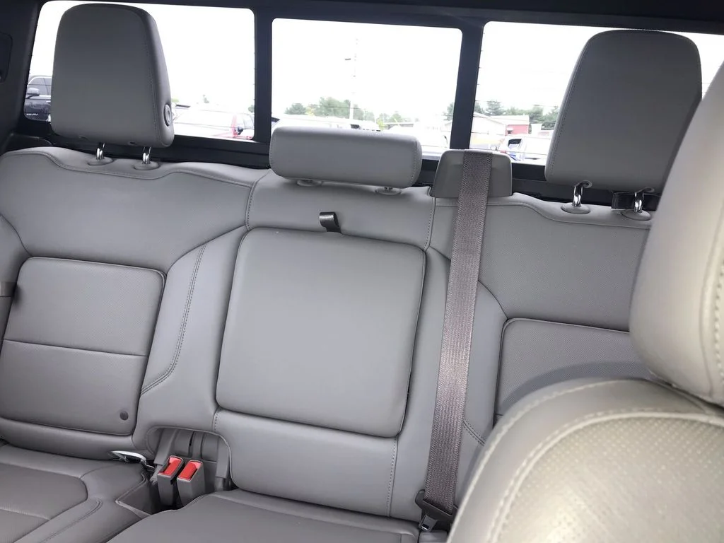 Used 2019 White GMC SLT image 21