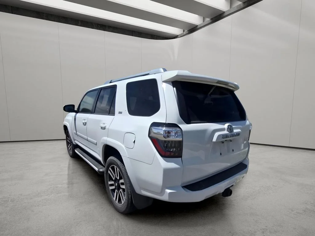 Used 2014 Super White Toyota SR5 image 3