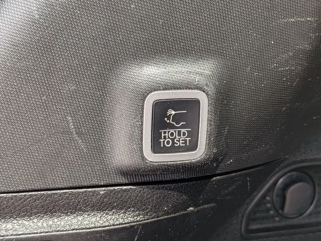 Used 2023 Black Jeep Altitude X image 7