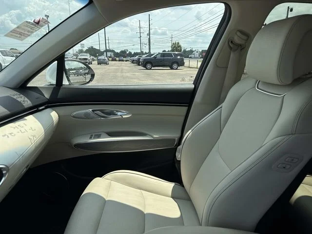 Used 2024 White Genesis 2.5T image 29