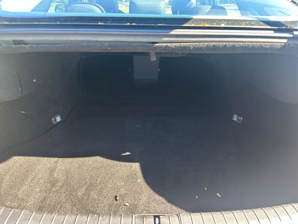 Used 2015 Black Hyundai 3.8 image 9