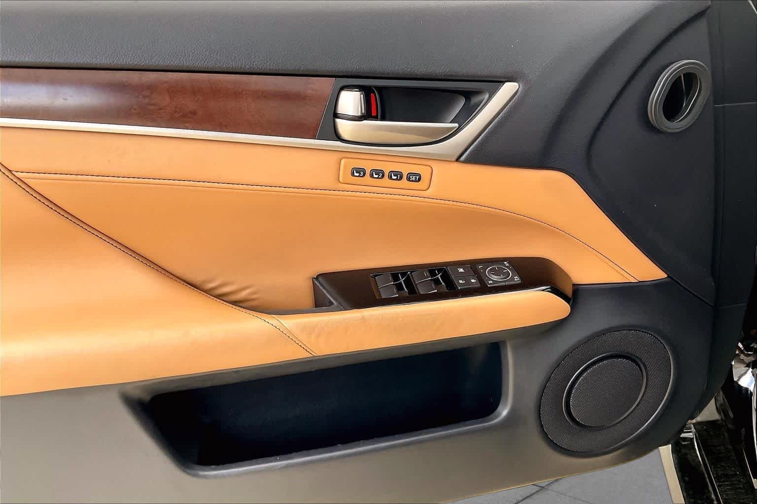 Used 2015 Obsidian Lexus  image 21