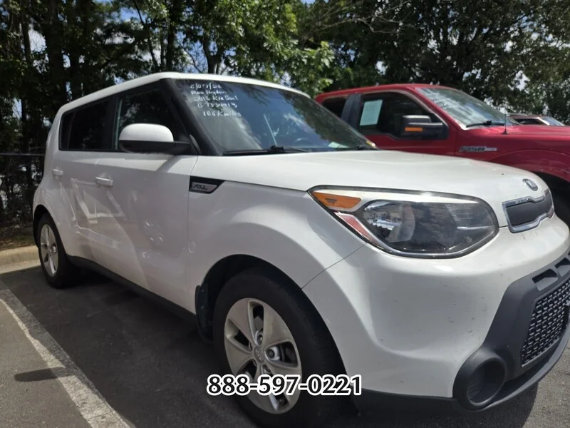 Used 2016 Clear White KIA BASE image 10