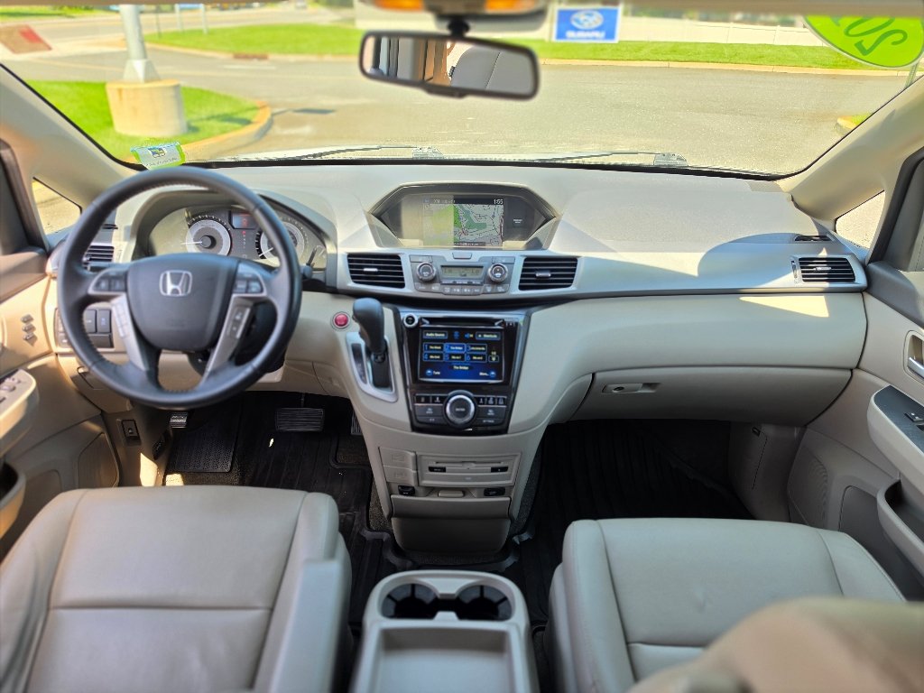 Used 2016 White Diamond Pearl Honda Touring Elite image 2