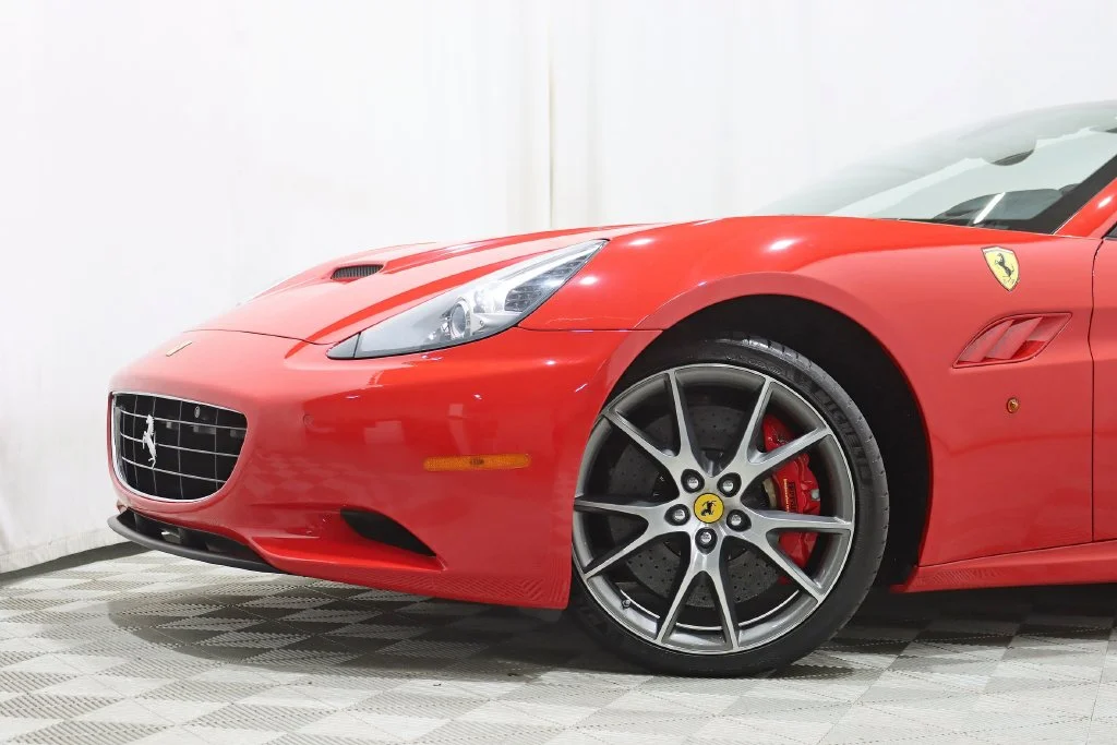 Used 2012 Red Ferrari Base image 3