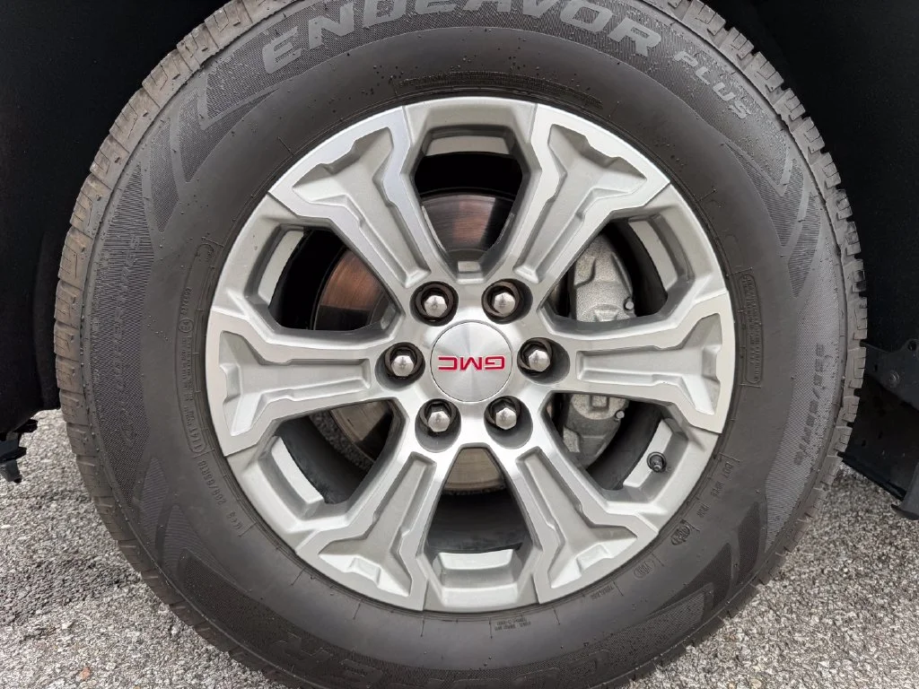 Used 2025 Silver GMC SLT image 24
