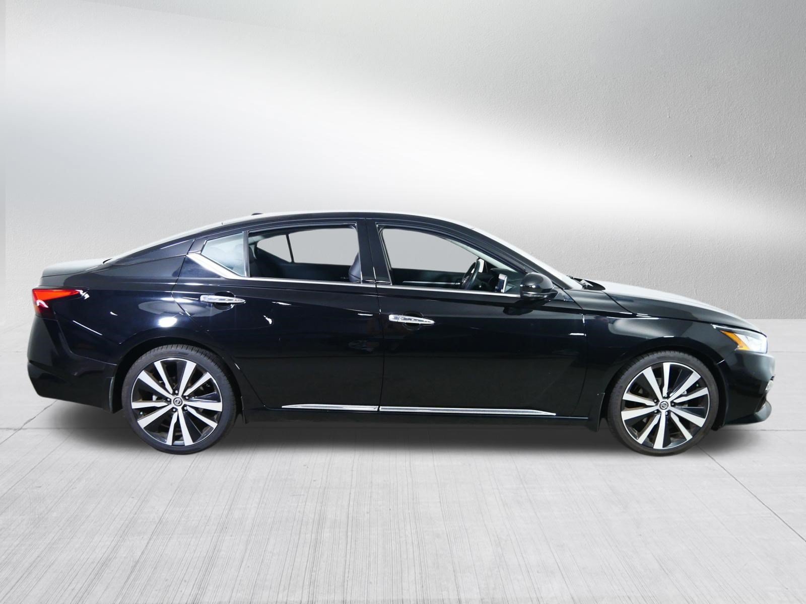 Used 2020 Super Black Nissan 2.0 Platinum image 8