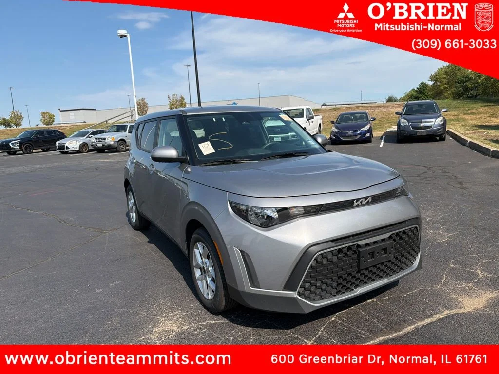 Used 2025  Kia LX image 1