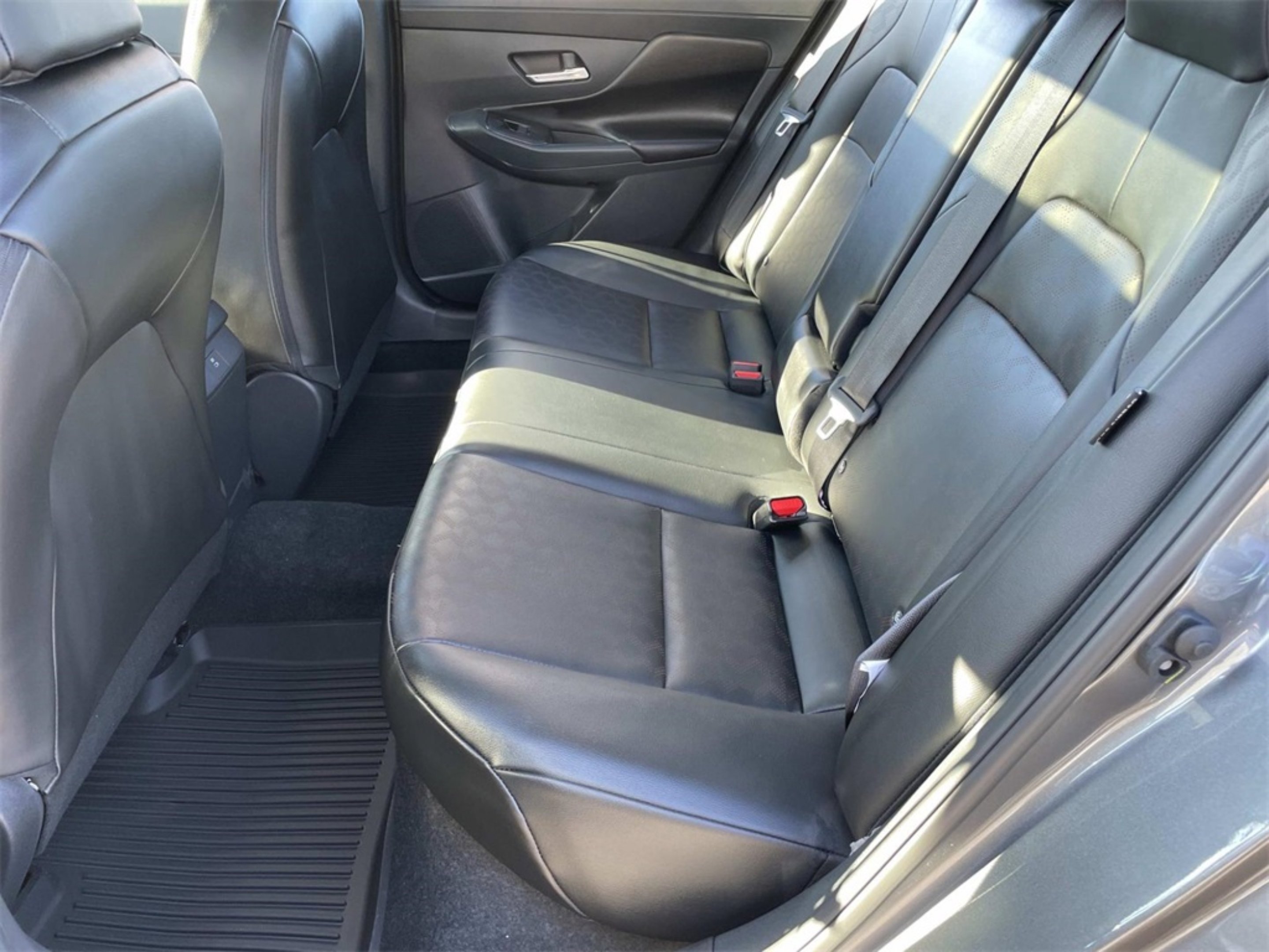 2026 Nissan Sentra SR - Photo 8
