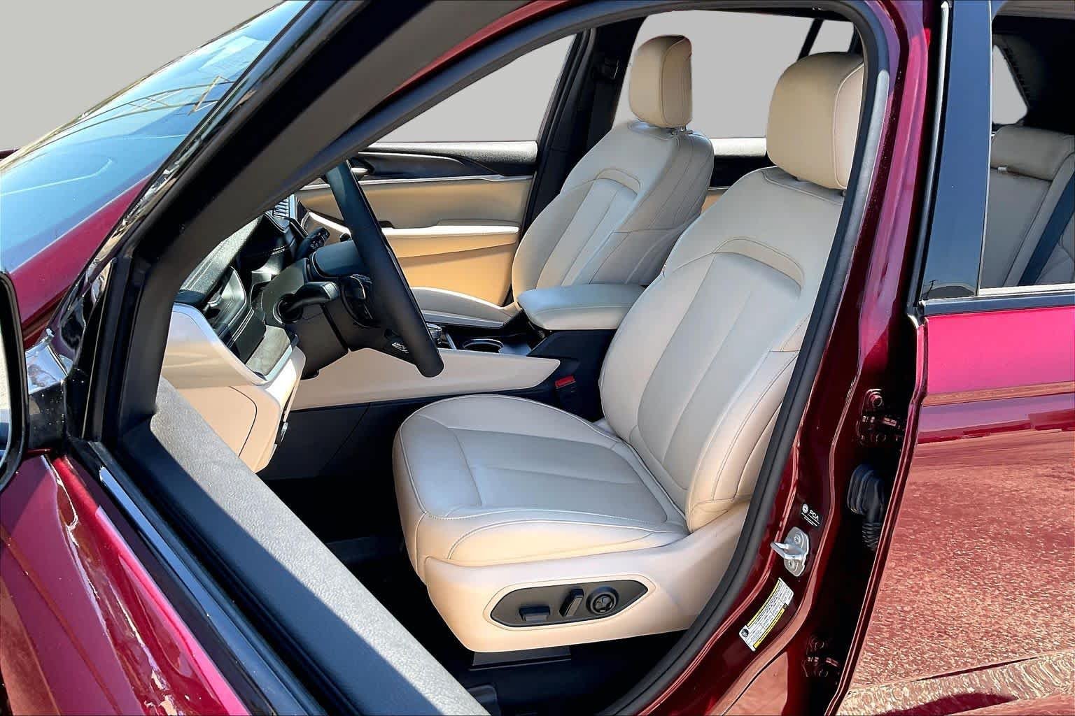 Used 2025 Velvet Red Pearlcoat Jeep Limited image 8