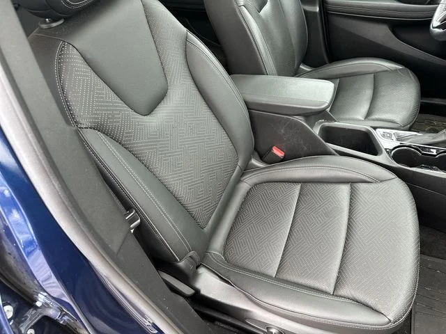 Used 2023 Blue Buick Essence image 27
