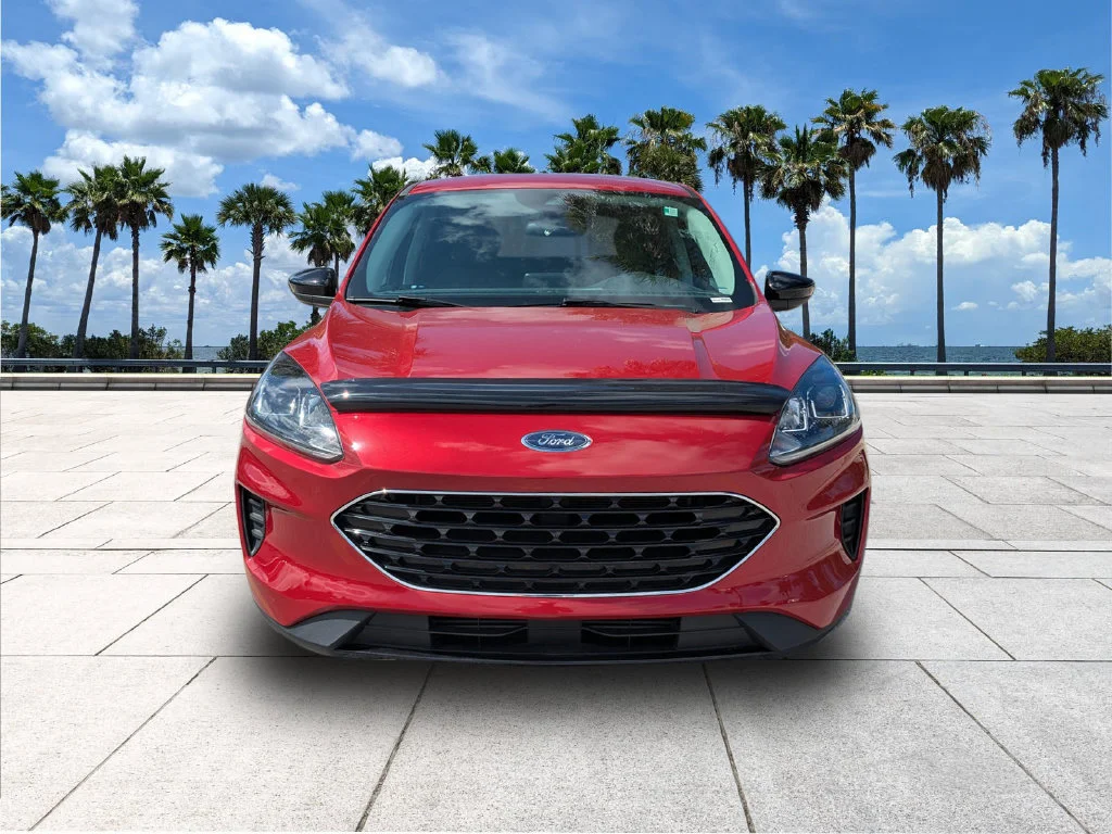 Certified Used 2022 Rapid Red Metallic Tinted Clearcoat Ford SE image 3