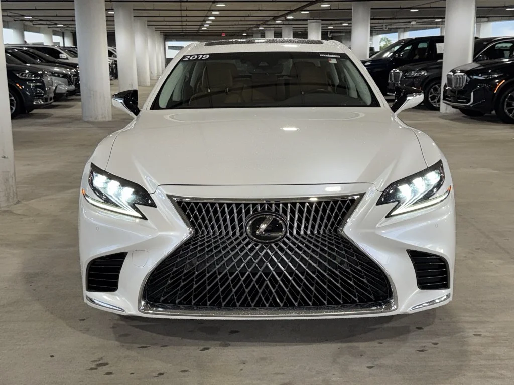 Used 2019 White Lexus 500 Base image 3