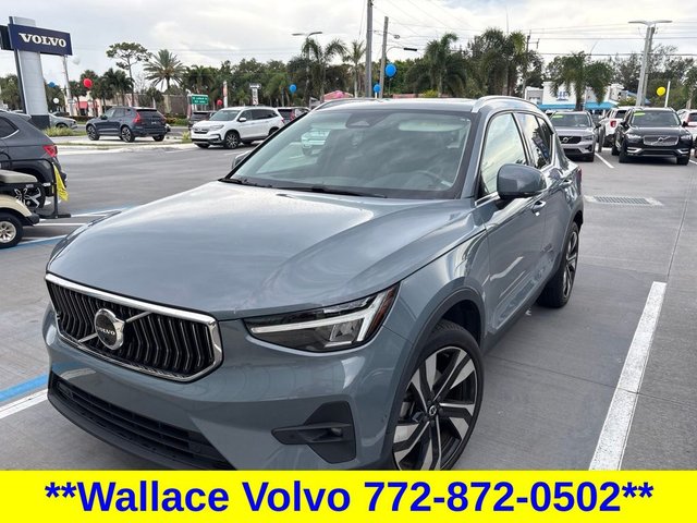2023 Volvo XC40 B5 Plus Bright Theme