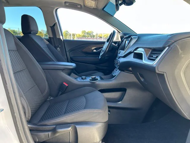Used 2020 White GMC SLE image 23