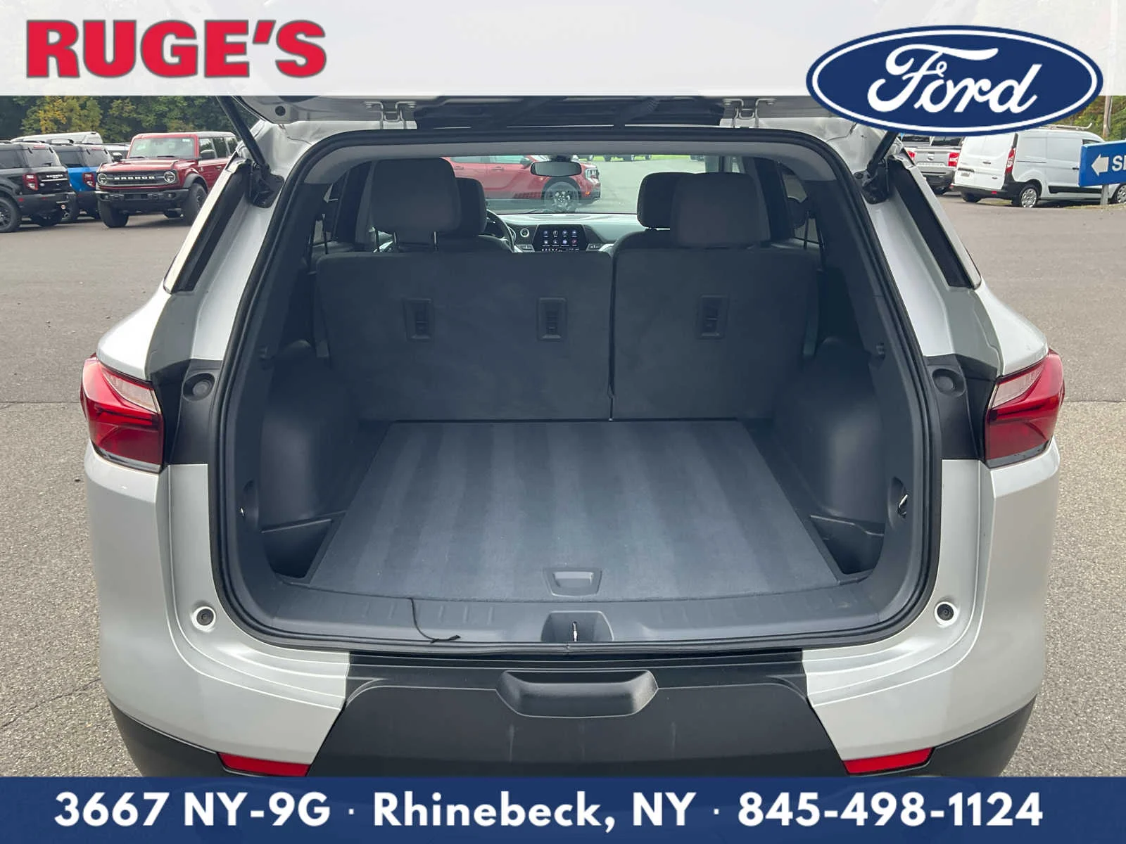 Used 2022 Silver Ice Metallic Chevrolet LT image 9