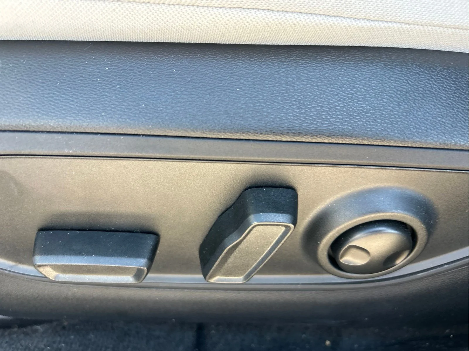 Used 2026 Blue Pearl Jeep Laredo image 26