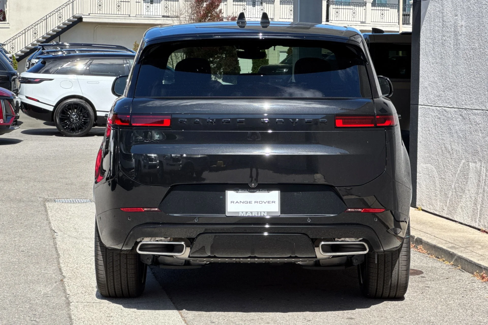 New 2026 Santorini Black Land Rover Dynamic SE image 7