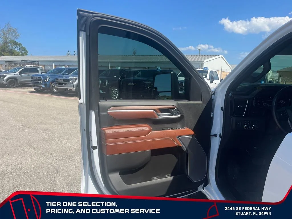 Used 2024 White Frost Tricoat GMC Denali Ultimate image 11
