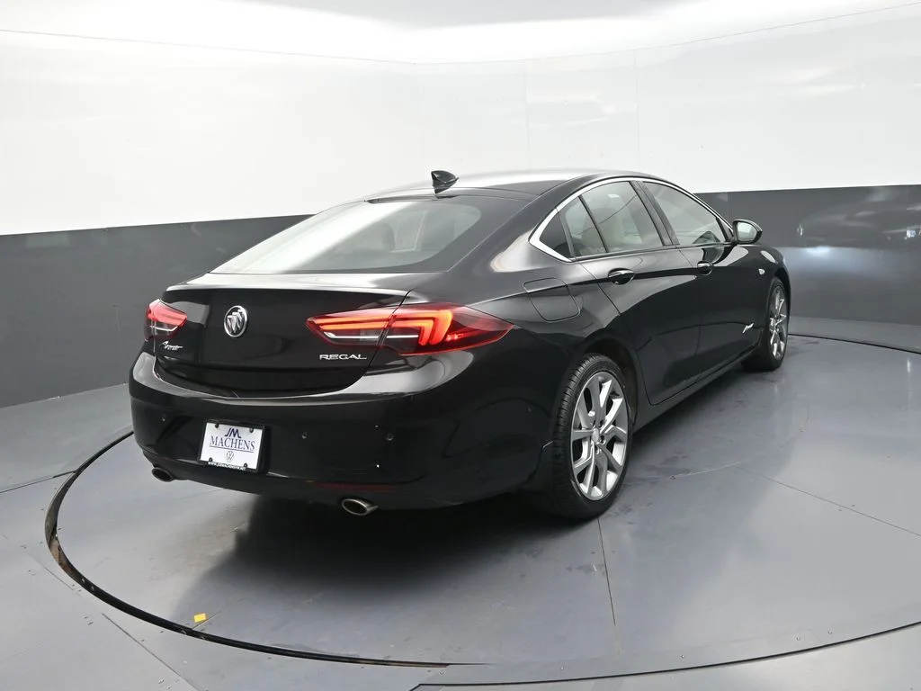 Used 2019 Black Buick Avenir image 11