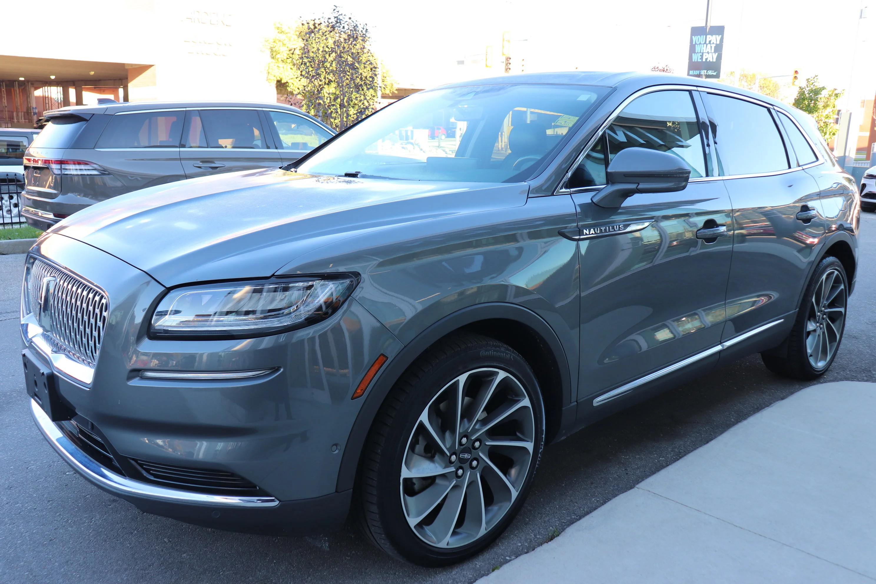 Used 2023 Silver Radiance Lincoln Reserve image 5