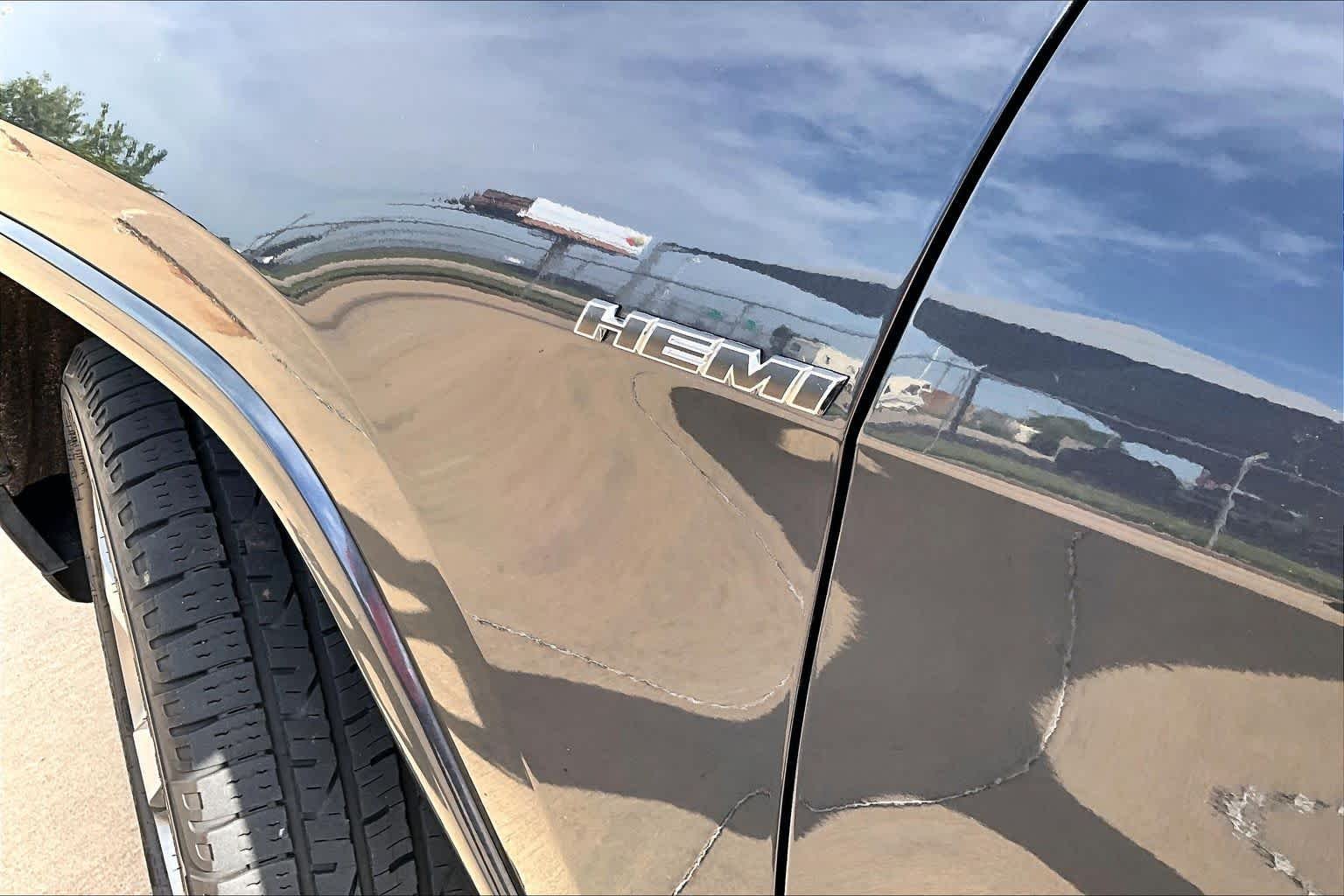 Used 2014 Maximum Steel Metallic Clearcoat Jeep Overland image 34
