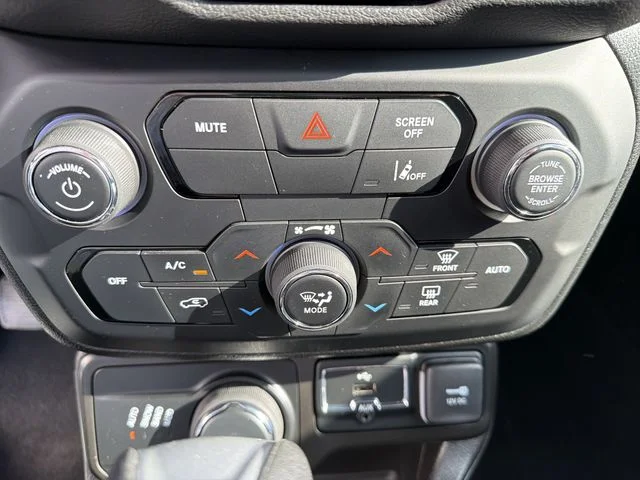 Used 2021 White Jeep Latitude image 20
