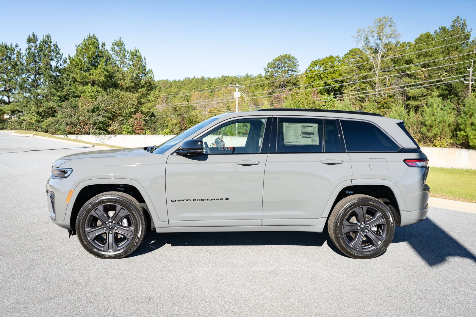 New 2027 Gray Jeep Limited Reserve image 5